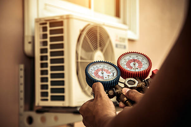 Professional Ac Installation technician working in Locust Valley, NY